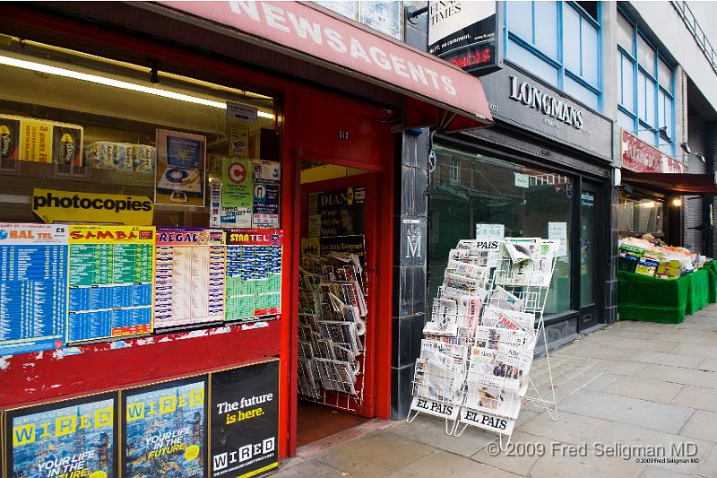 20090409_175938_D3 P1.jpg - Newsstand on Charterhouse St